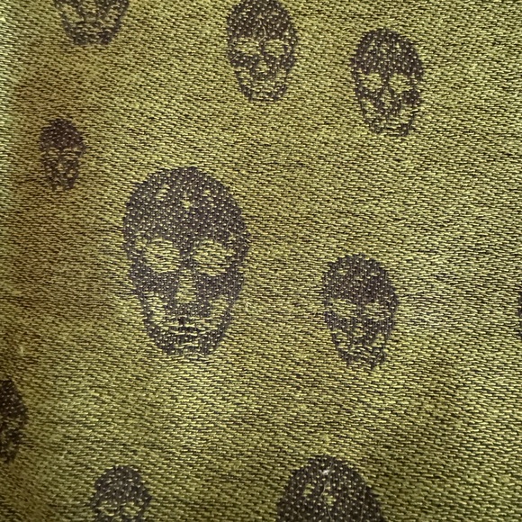 XL Reversible green and black skull scarf with tassels.28” wide 75” Length. - Picture 5 of 9